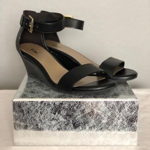 Fioni mid-wedge sandal